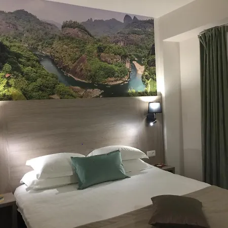 فندق Cite Imperiale Ye 3*